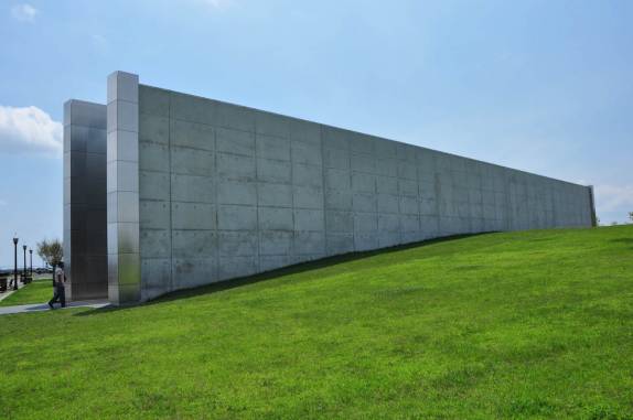 Monumento em honra ao 11/09, em New Jersey, em frente à Manhattan, nos Estados Unidos